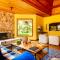 Casa deliciosa com Jacuzzi em condomínio em Campos do Jordão - 坎波斯杜若尔当