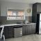 Lbarza Convenient Exec 2BR Townhouse close to shopping centre Kialla