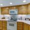 DogFriendly Beachwood Condo