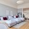 Charysma - Jugendstil trifft Moderne, Schlafzimmer mit Smart-TV, Tischfussball, Darts, Parkplatz