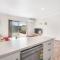 Modern retreat- private entrance - free parking