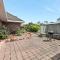 Modern retreat- private entrance - free parking