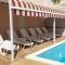 Via Sol mit Swimmingpool - Mimice