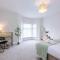 Spacious House in Crewe by 53 Degrees Property, Ideal for Business, Sleeps 8! - Crewe
