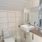 Pet-Friendly Waterside Lodge - Cotswold Water Park Pet-Friendly Waterside Lodge - Cotswold Water Park