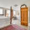 Walkable Main Street Location Spring Grove Apt