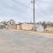 Walkable Main Street Location Spring Grove Apt