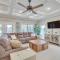 2 Mi to Long Beach Home with Patio and Putting Green! - أوك آيلاند