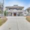 2 Mi to Long Beach Home with Patio and Putting Green! - أوك آيلاند