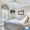 2 Mi to Long Beach Home with Patio and Putting Green! - أوك آيلاند