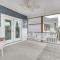 2 Mi to Long Beach Home with Patio and Putting Green! - أوك آيلاند