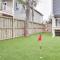 2 Mi to Long Beach Home with Patio and Putting Green! - أوك آيلاند