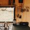 Lakeside Off-Grid Cabin - Pet Friendly - Freja