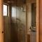 Lakeside Off-Grid Cabin - Pet Friendly - Freja