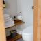 Lakeside Off-Grid Cabin - Pet Friendly - Freja