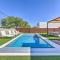 Families Welcome Phoenix Home with Backyard Oasis