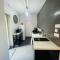 Cosy 1BR Apt, City Centre, Free Parking, By DerBnB
