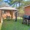 Near Shops and Eats Home with Large Yard in Waycross! - وايكروس