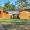 Near Shops and Eats Home with Large Yard in Waycross! - وايكروس