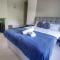 Central 2BR Apt, Self Check In, Parking, By DerBnB