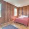 Spacious and Updated Farmhouse in Yellow Springs - فيربورن