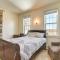 Spacious and Updated Farmhouse in Yellow Springs - فيربورن