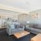 South Seas 1 Beachfront Villa Walk everywhere - Port Elliot