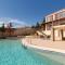 Spacious Villa With a Pool - Néa Péramos
