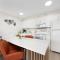 1BR Mountain View with Balcony, Pool & Free Parking - هونولولو