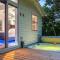 Zen Mountainside Retreat - Spa & Amazing Views! Hot tub, Fire pit & Decks