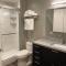 Cle Suites 3BR 2BA 5 min Walk to Cle Clinic Unit 2 - Cleveland