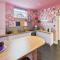 Host & Stay - The Artists Pad