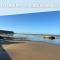 Les sables dor Grand apt lumineux bien équipé 1er étage vue panoramique sur campagne près superette, à 600 m plage proche Omaha Beach et pointe du Hoc parking gratuit, garage à disposition