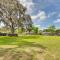 Stay and Play in Belleview Welcoming Home with Yard - Belleview
