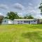 Stay and Play in Belleview Welcoming Home with Yard - Belleview