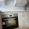 Modern Studio in Greenford, Free WiFi, Parking & Streaming Services