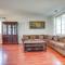 7 Mi to Dtwn Home with Fenced Yard in Roseville! - روزفيل 7 Mi to Dtwn Home with Fenced Yard in Roseville! - روزفيل