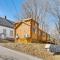 1 Block to Main Street Wolfeboro Home with Fire Pit - 沃尔夫伯勒