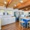 Decks and Views Waterfront Shelton Home - 雪尔顿