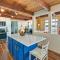Decks and Views Waterfront Shelton Home - 雪尔顿