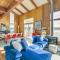 Decks and Views Waterfront Shelton Home - 雪尔顿