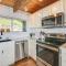 Decks and Views Waterfront Shelton Home - 雪尔顿