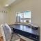 Decks and Views Waterfront Shelton Home - 雪尔顿
