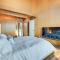 Decks and Views Waterfront Shelton Home - 雪尔顿
