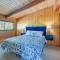 Decks and Views Waterfront Shelton Home - 雪尔顿