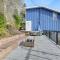 Decks and Views Waterfront Shelton Home - 雪尔顿