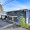 Decks and Views Waterfront Shelton Home - 雪尔顿