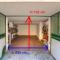 casa con giardino, garage, wi-fi, 2 bagni e AC in una camera da letto