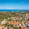 Charming pool apartment in Liznjan - Ližnjan