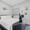 Spring Hill 2BR with Pool and Balcony Views